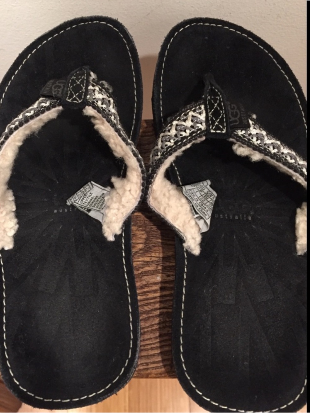 UGG Homoa Sheepskin-lined Thongs 37